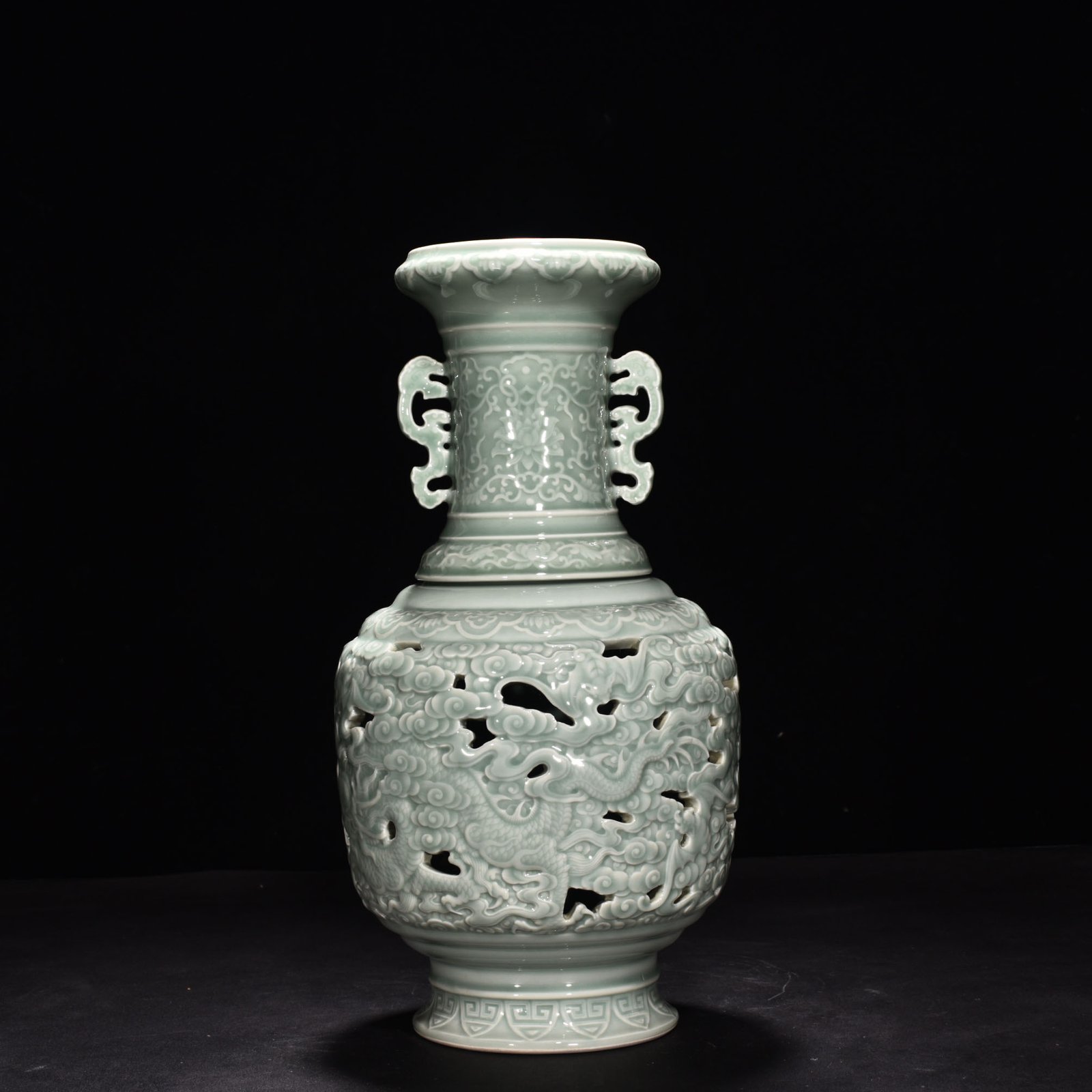 Qing Dynasty Qianlong pink celadon glaze revolving bottle
