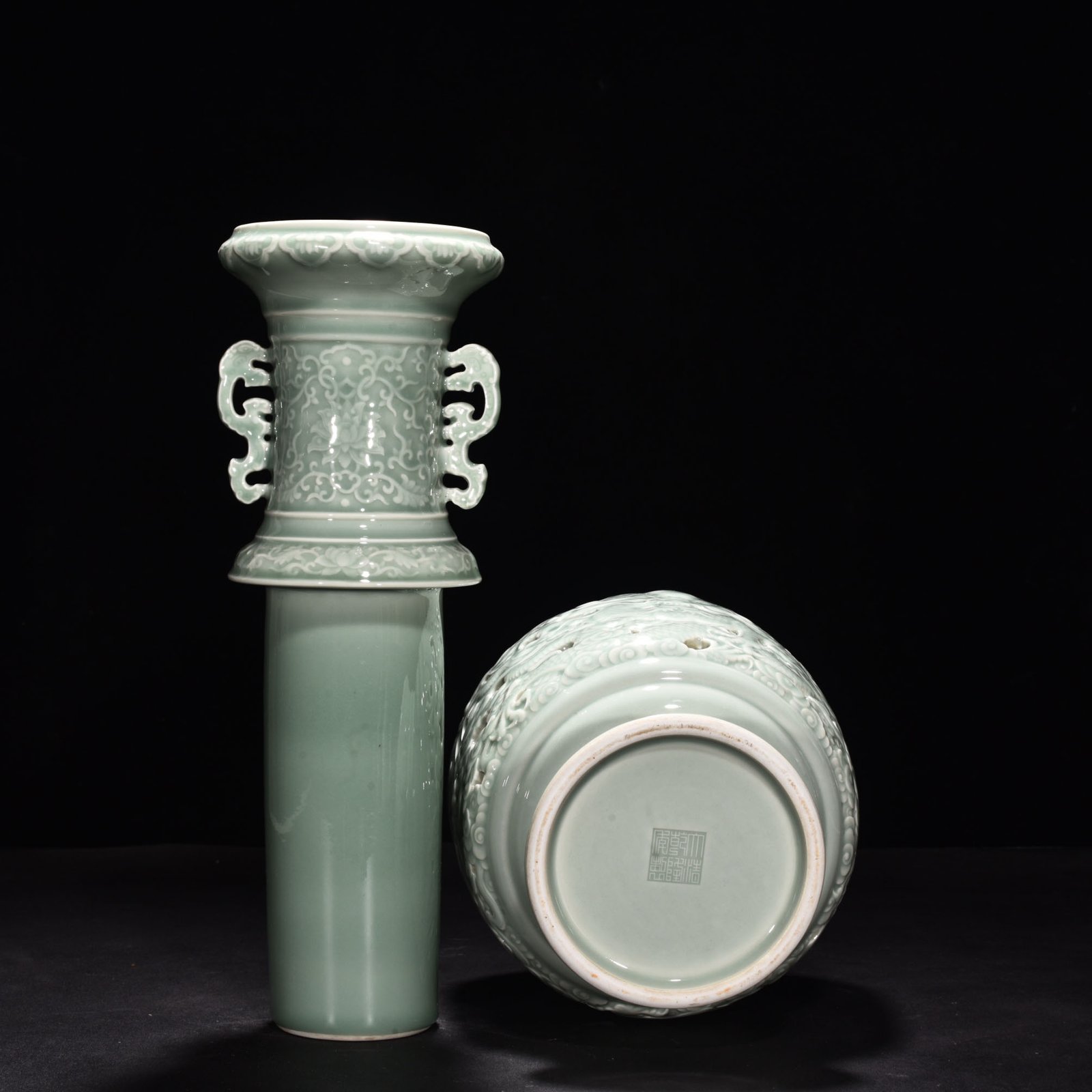 Qing Dynasty Qianlong pink celadon glaze revolving bottle