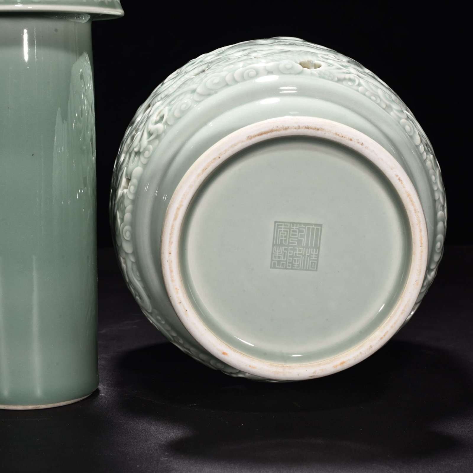 Qing Dynasty Qianlong pink celadon glaze revolving bottle