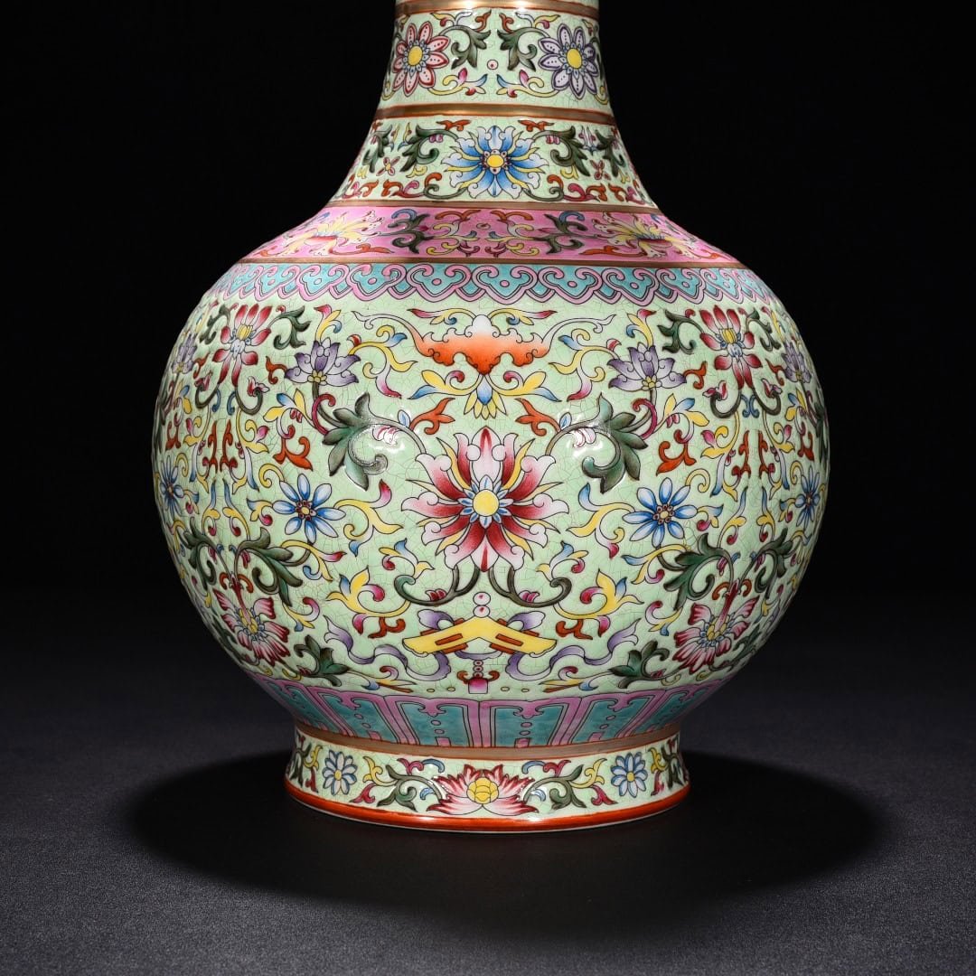 Qing Dynasty Qianlong green gold painted flower pattern vase