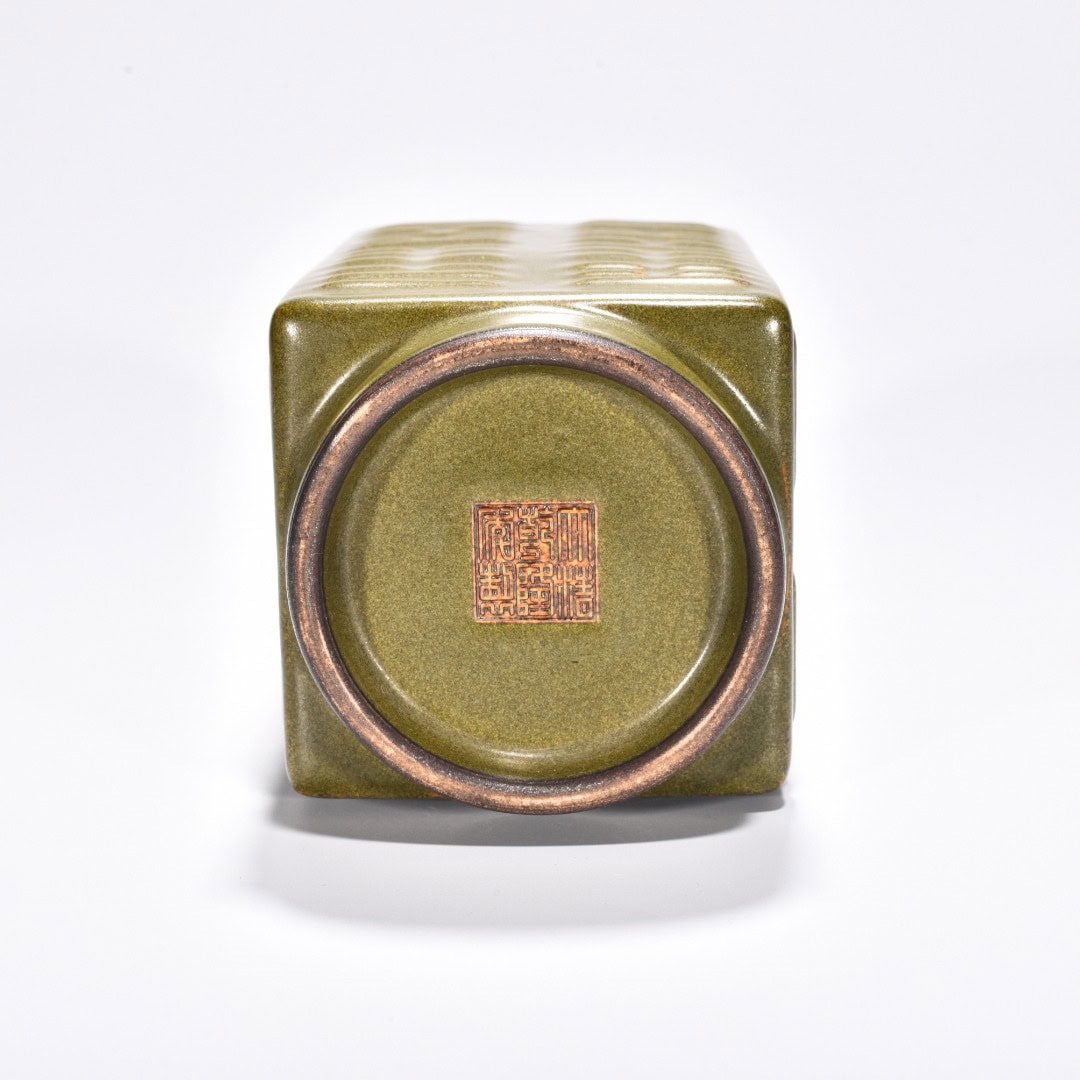 Qing Dynasty Qianlong tea powder glaze Cong style bottle