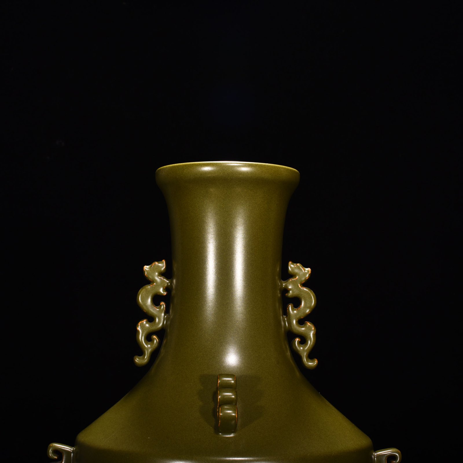 Qing Dynasty Qianlong tea glazed halberd vase