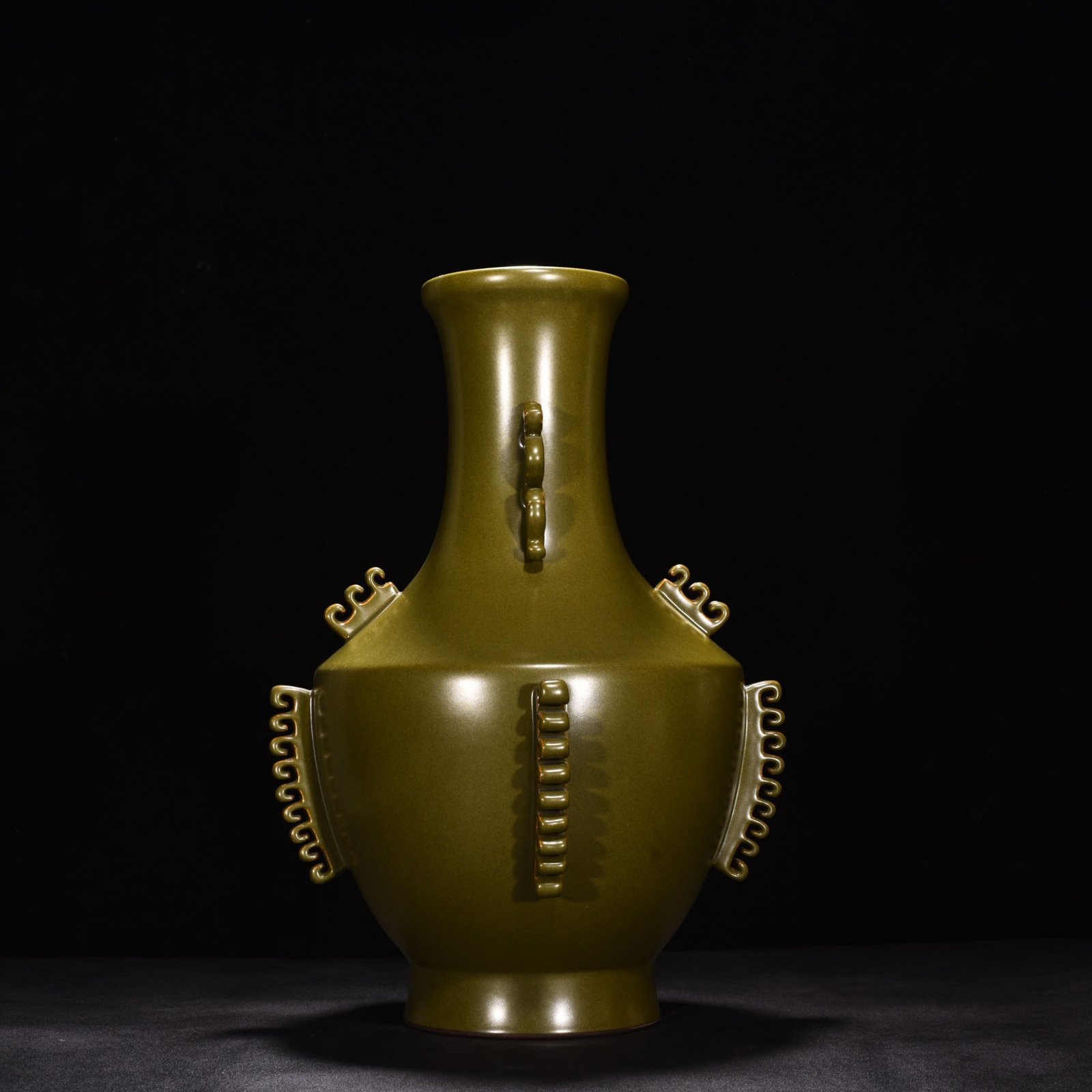 Qing Dynasty Qianlong tea glazed halberd vase