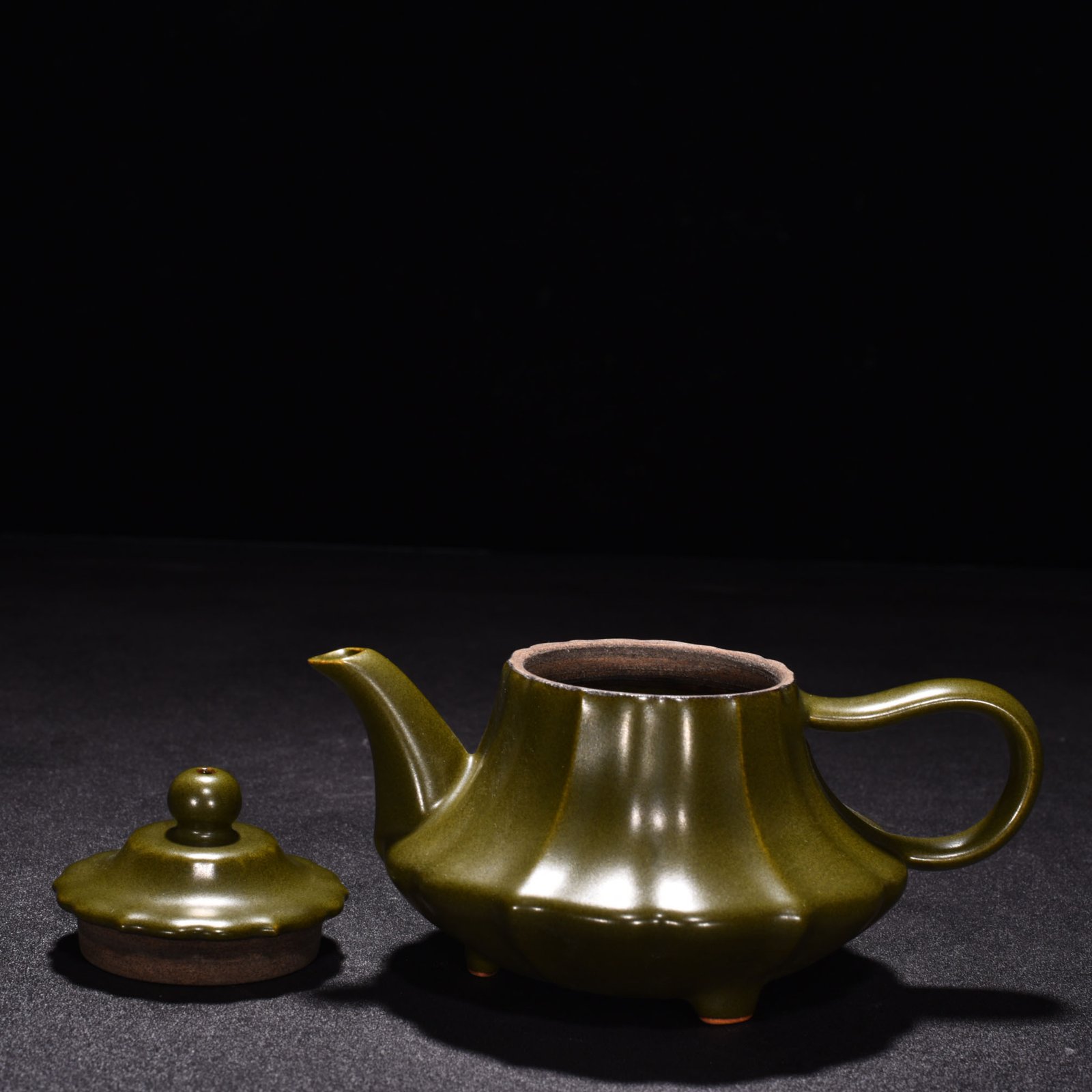 Qing Dynasty Qianlong tea powder glaze teapot