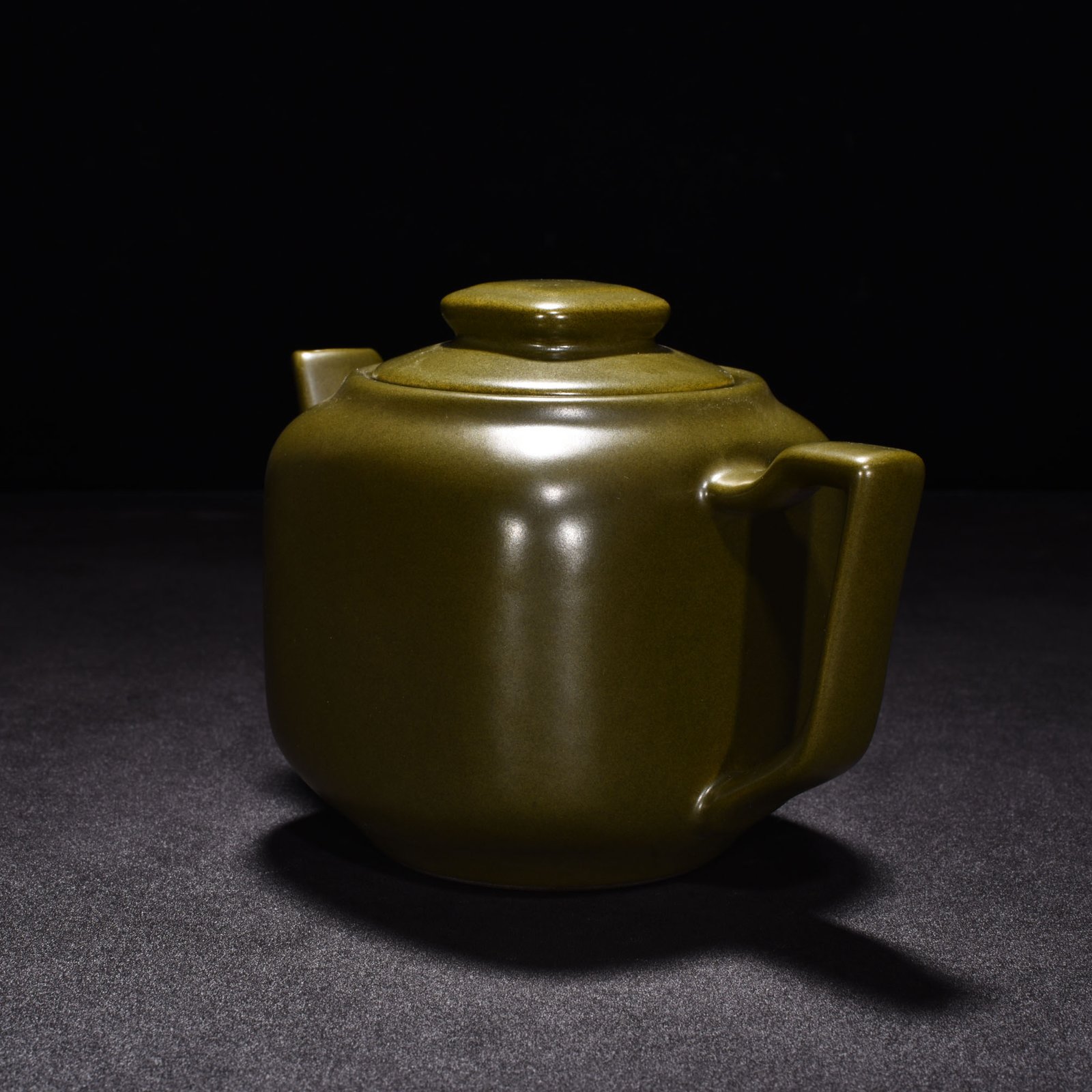 Qing Dynasty Qianlong tea glazed square teapot