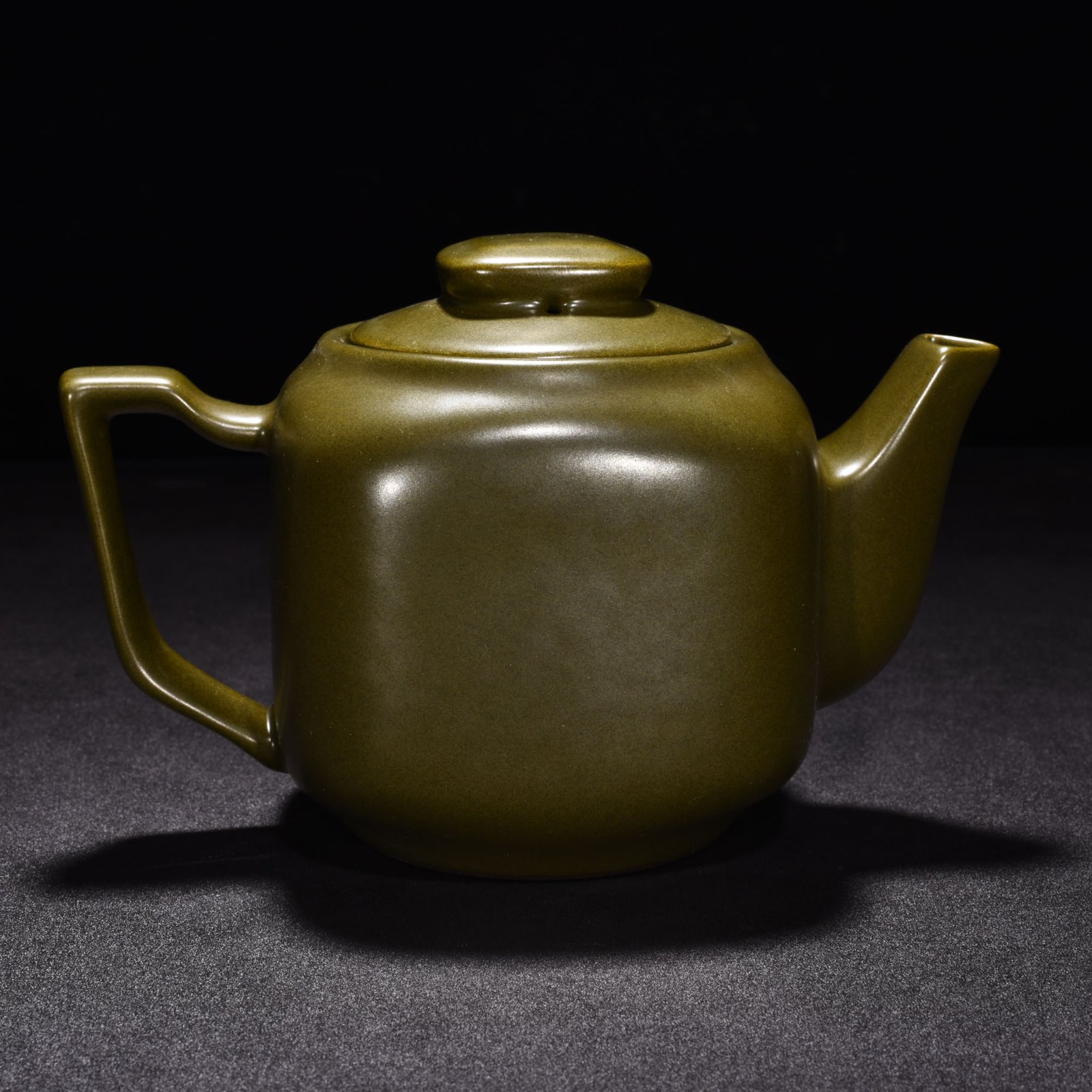 Qing Dynasty Qianlong tea glazed square teapot
