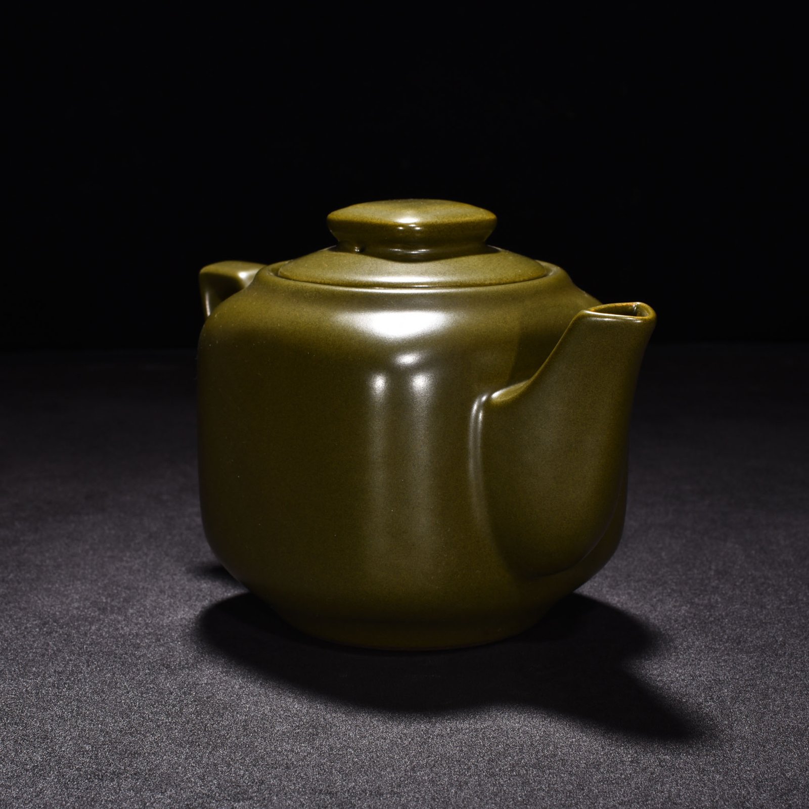 Qing Dynasty Qianlong tea glazed square teapot