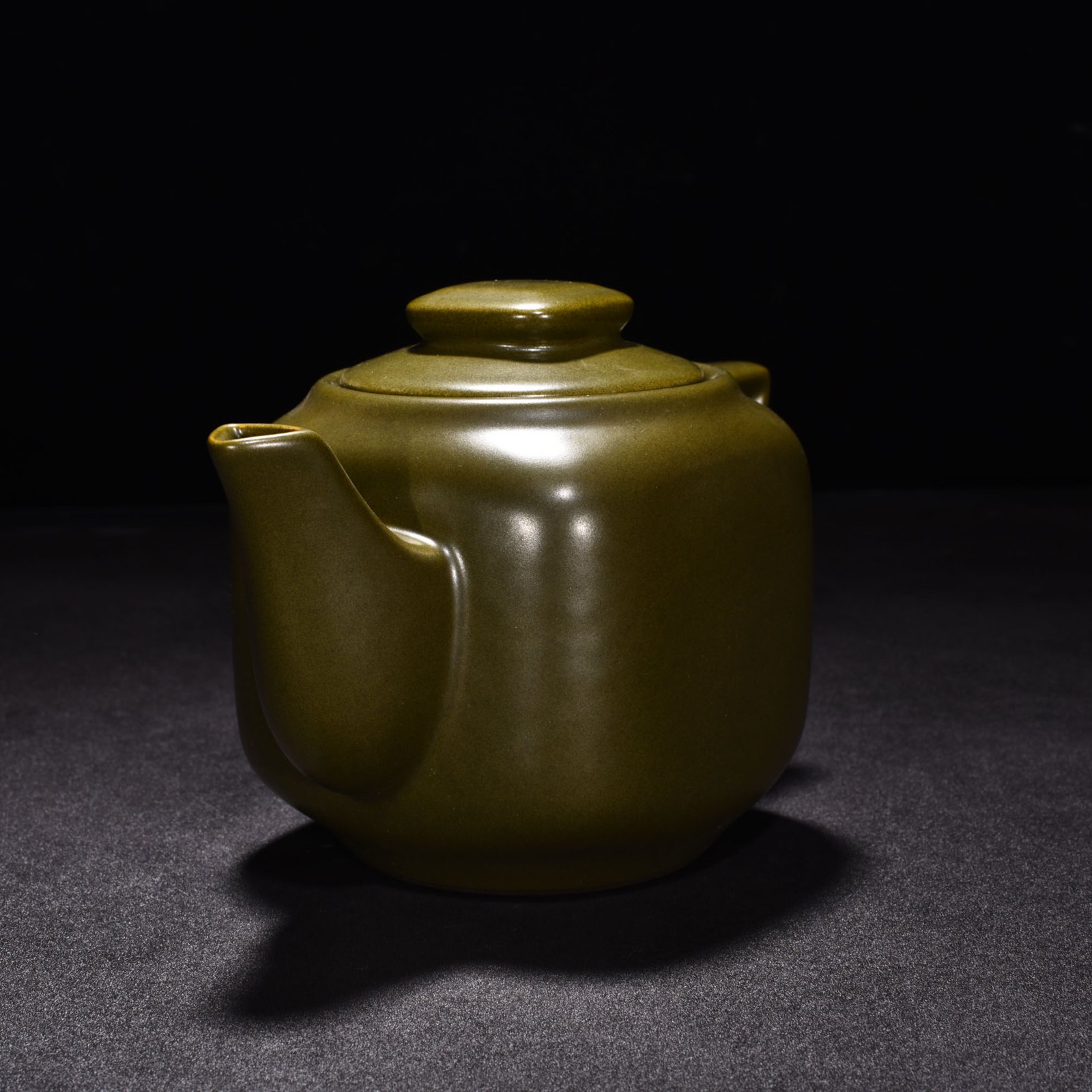 Qing Dynasty Qianlong tea glazed square teapot