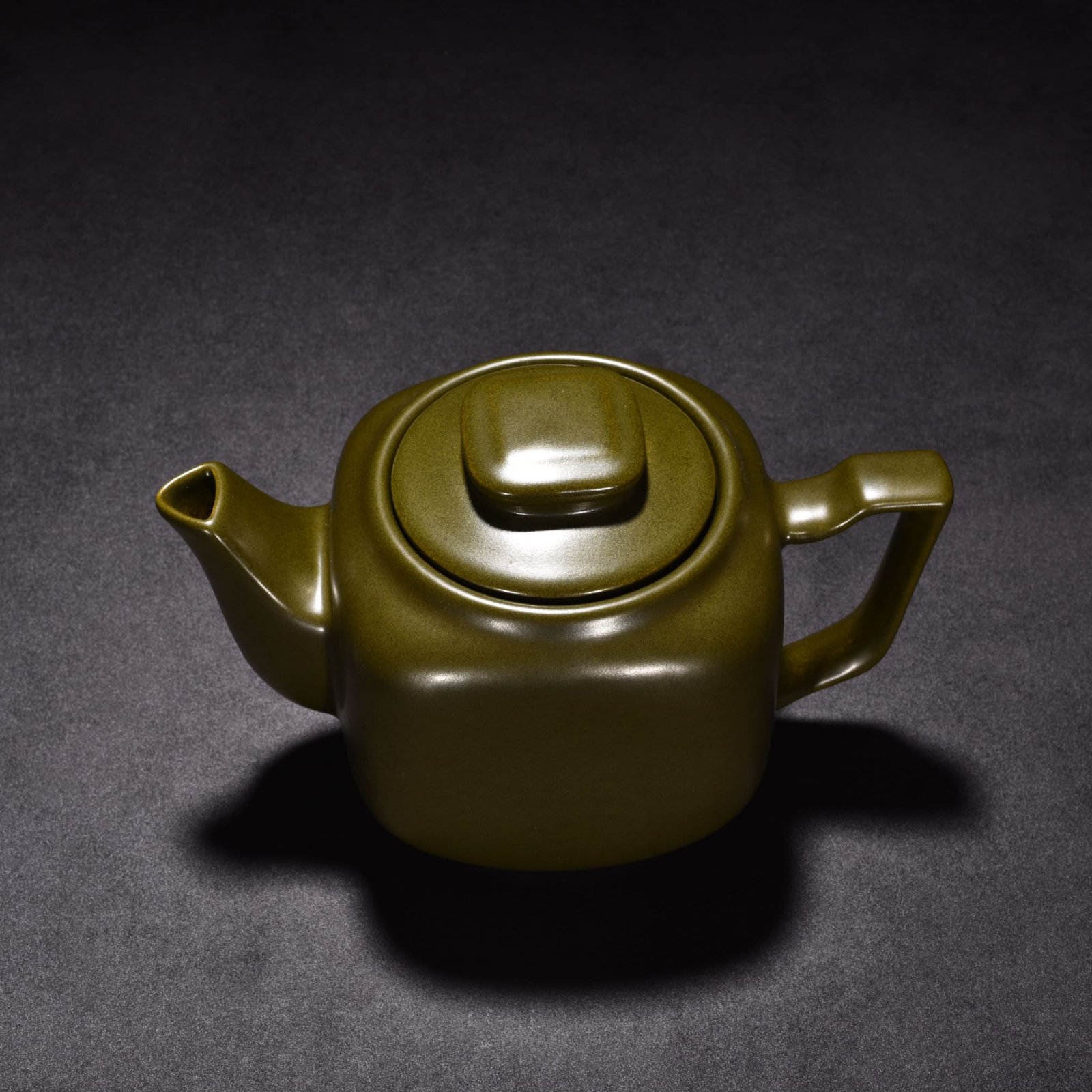 Qing Dynasty Qianlong tea glazed square teapot