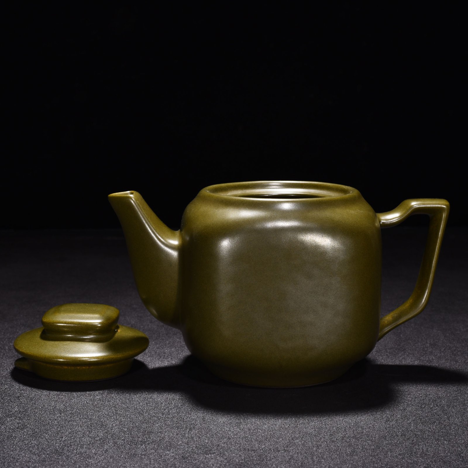 Qing Dynasty Qianlong tea glazed square teapot