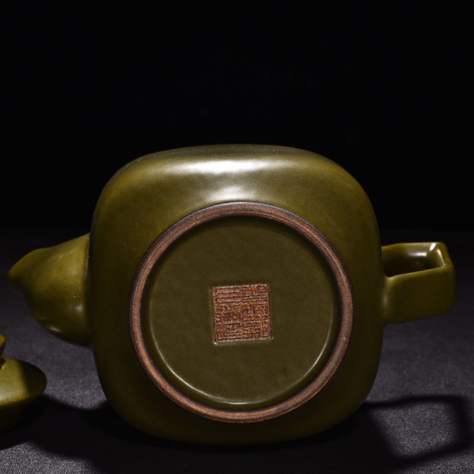 Qing Dynasty Qianlong tea glazed square teapot