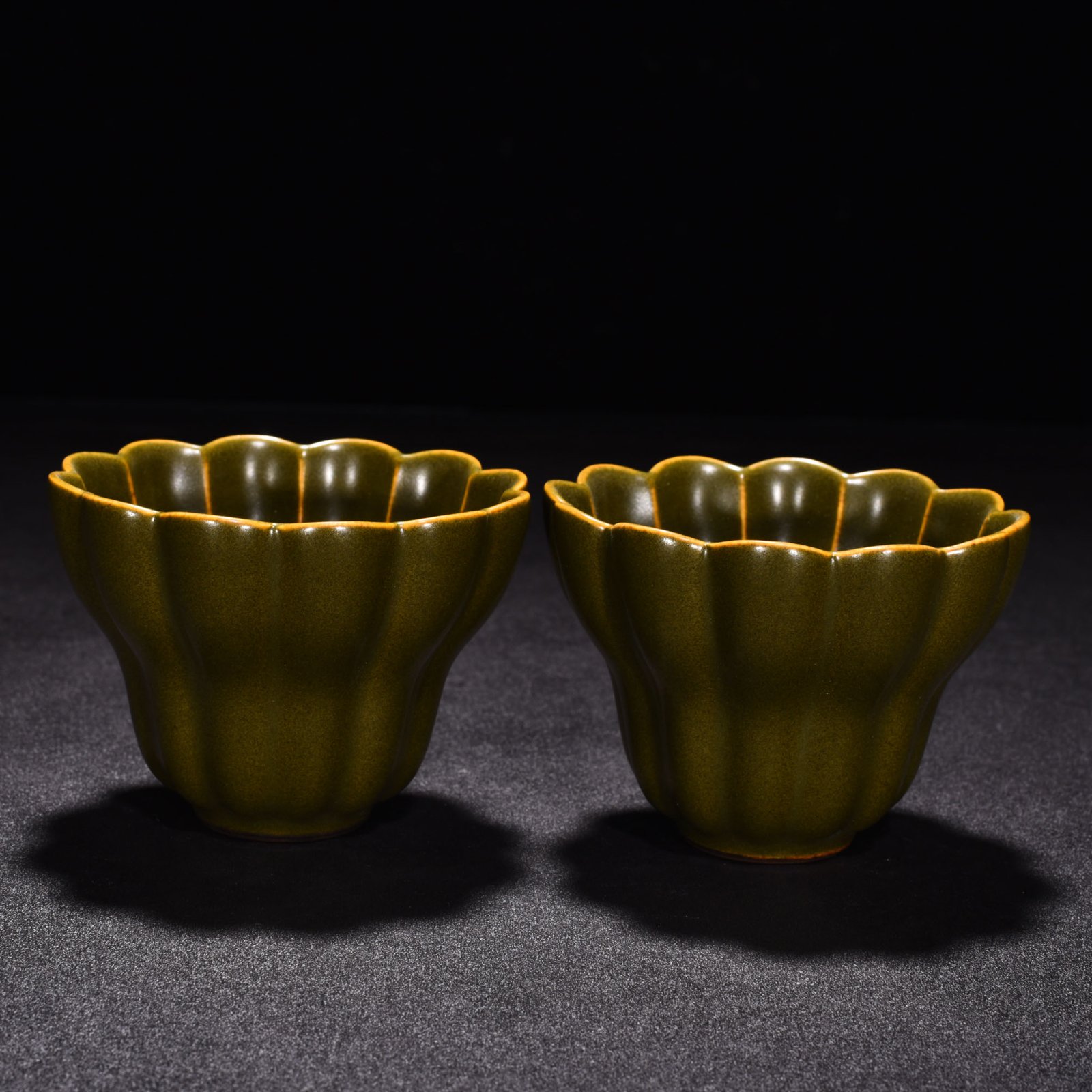 Qing Dynasty Qianlong tea powder glazed magnolia petal cup