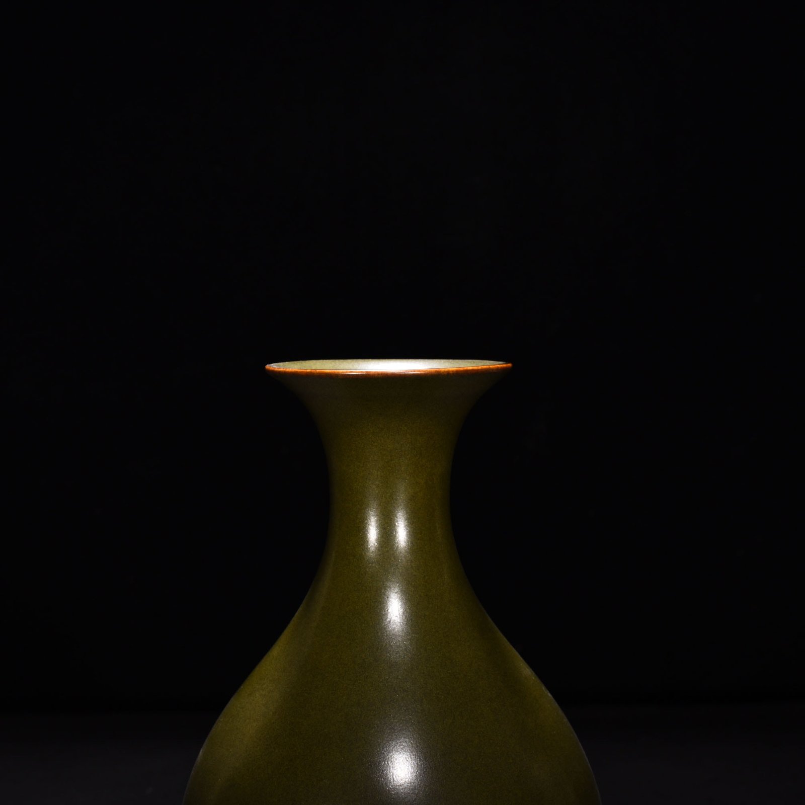 Qing Dynasty Qianlong tea powder glazed jade pot spring vase
