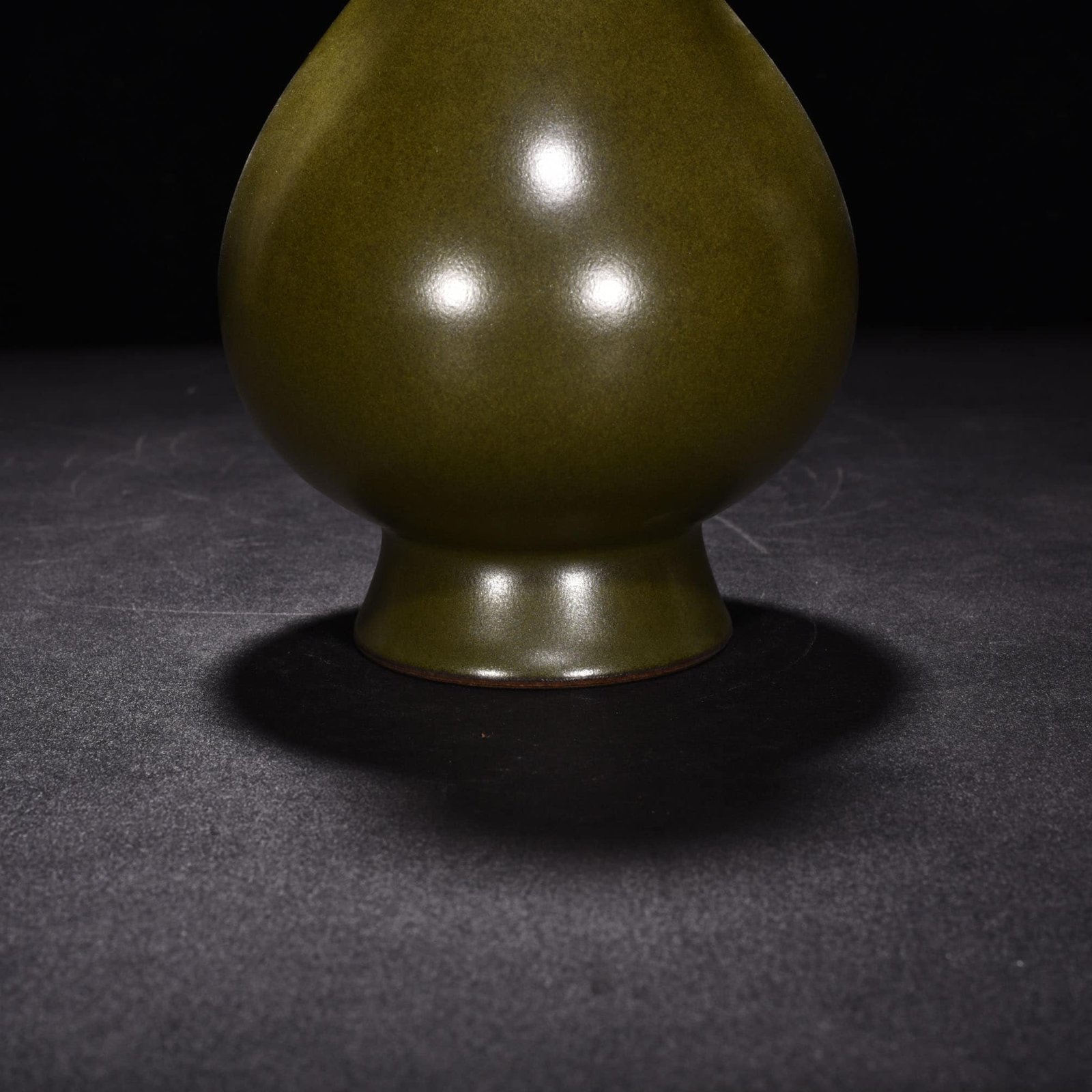 Qing Dynasty Qianlong tea powder glazed jade pot spring vase