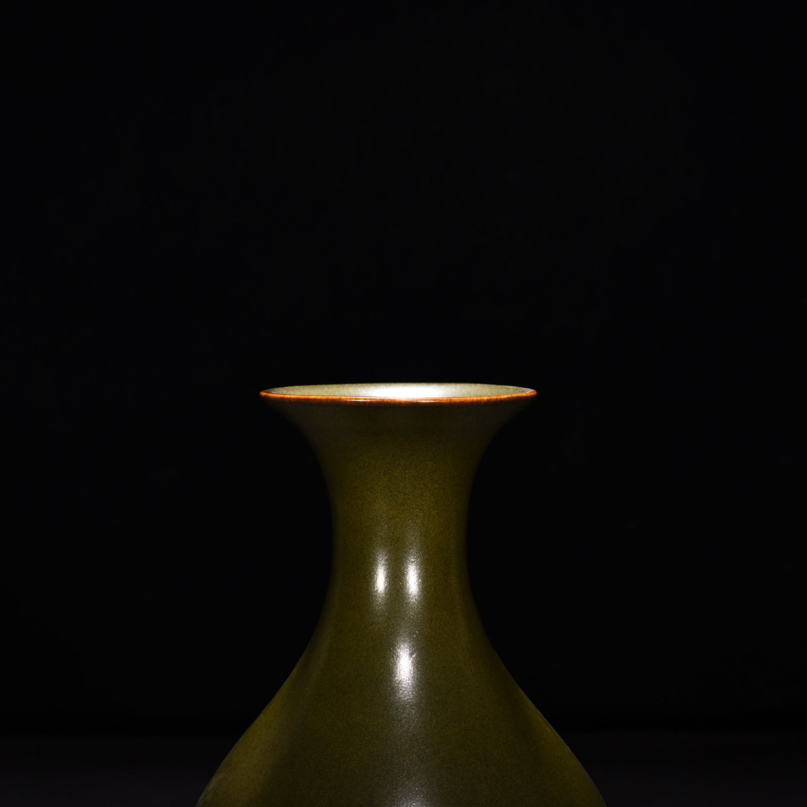 Qing Dynasty Qianlong tea powder glazed jade pot spring vase