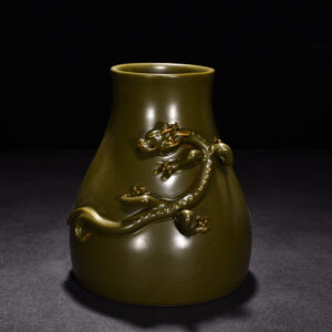 Qing Dynasty Qianlong tea powder glazed Chilong statue