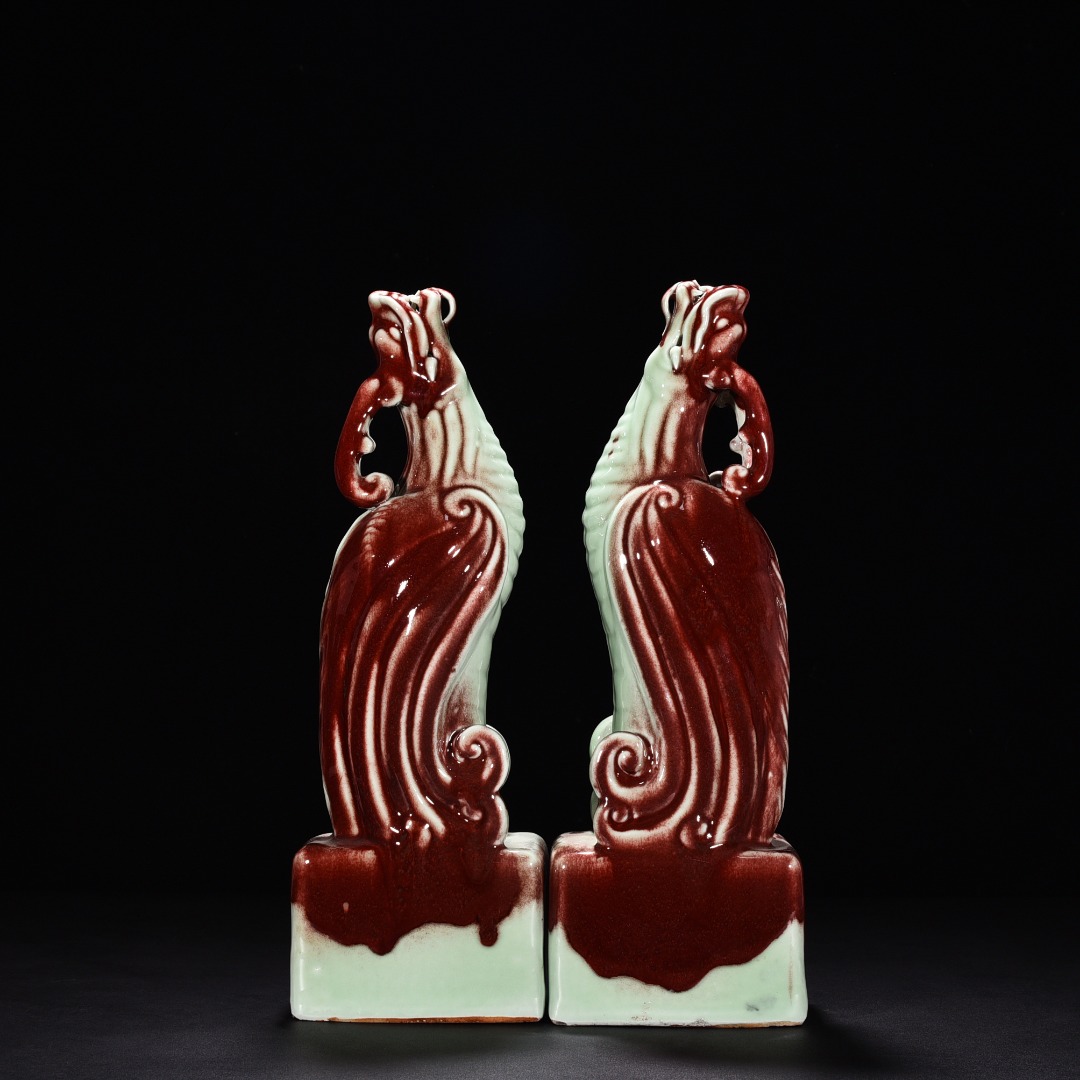 Qing Dynasty Qianlong bean green glaze obsidian statue