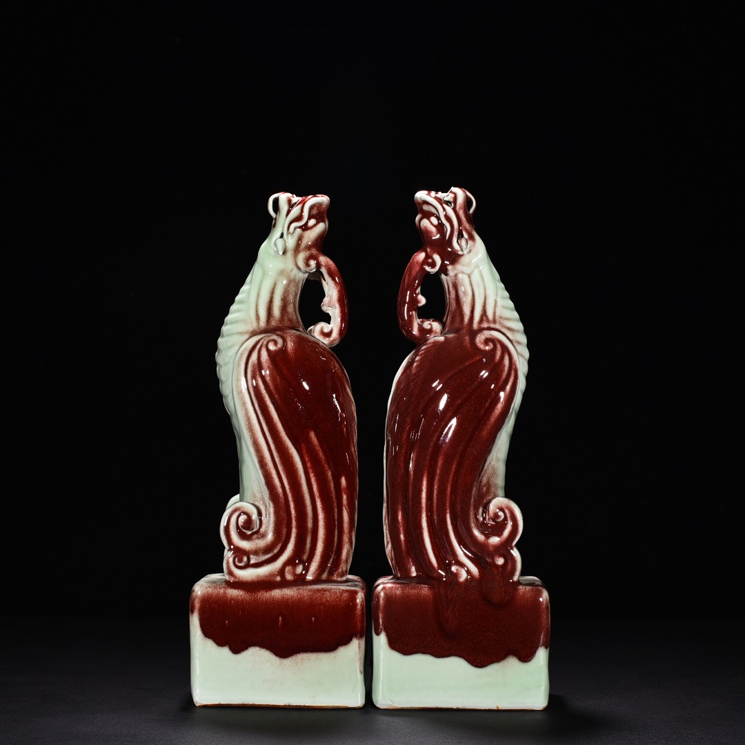 Qing Dynasty Qianlong bean green glaze obsidian statue