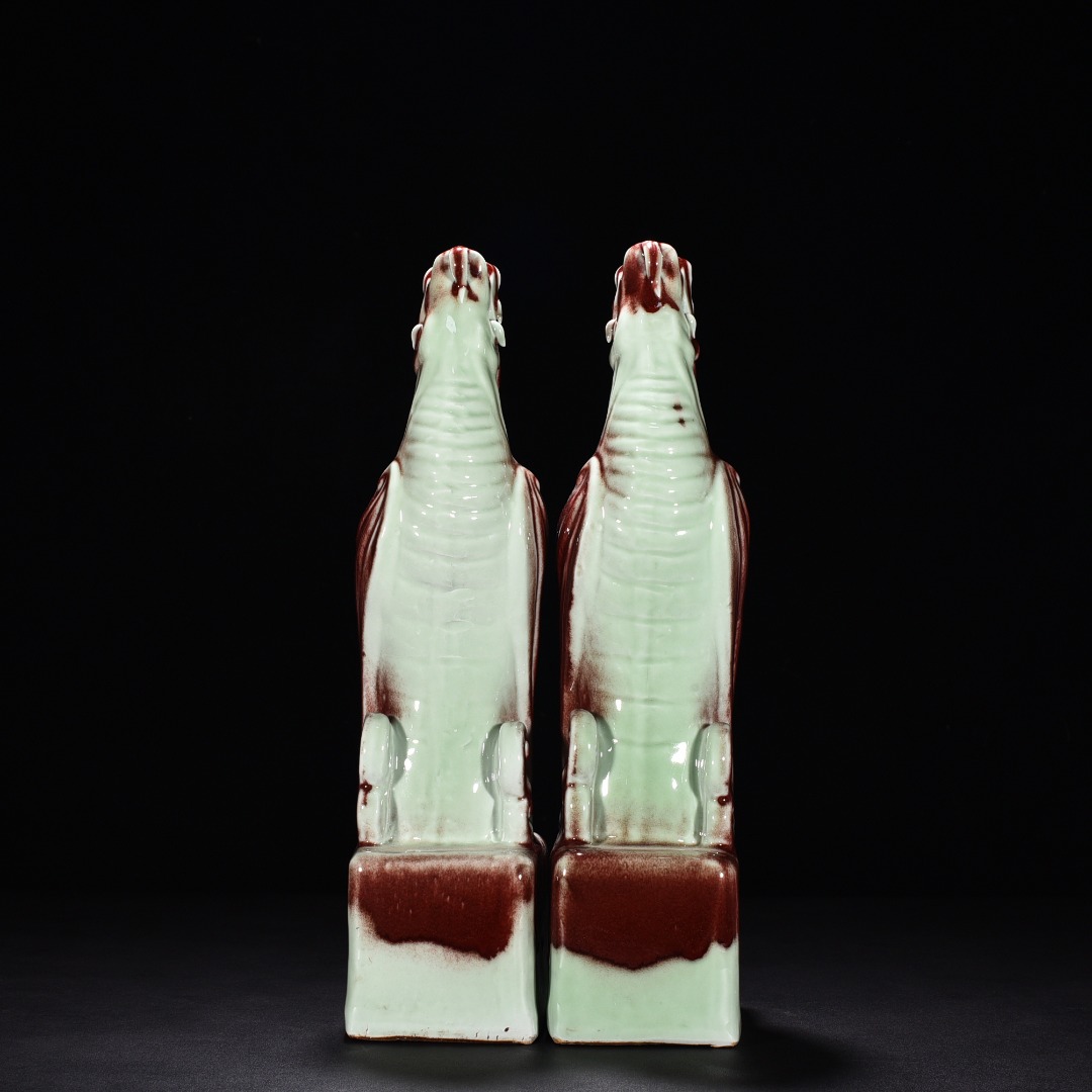 Qing Dynasty Qianlong bean green glaze obsidian statue