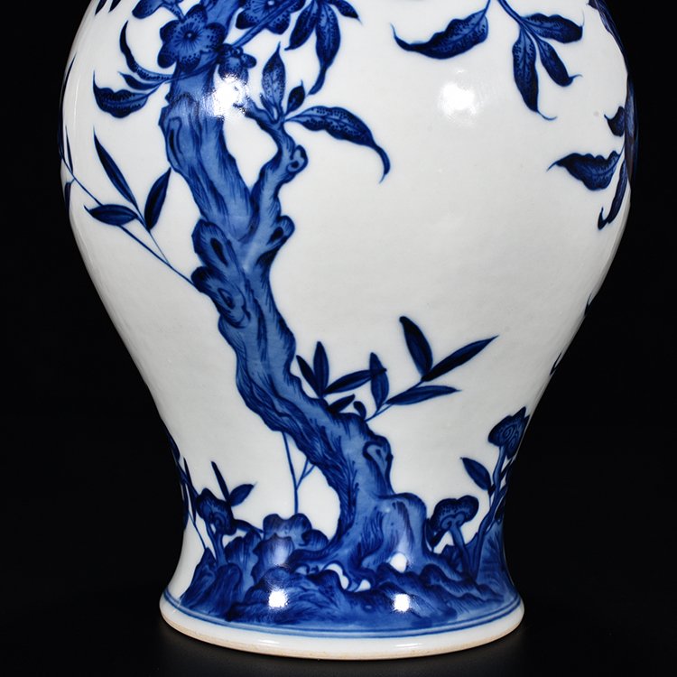 Qing Dynasty Qianlong blue and white olive vase