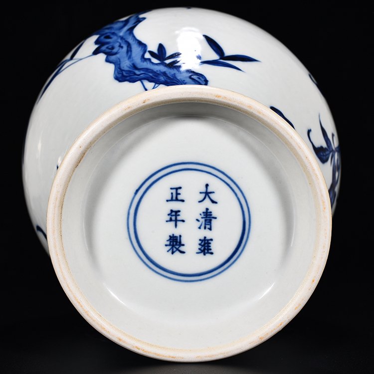 Qing Dynasty Qianlong blue and white olive vase