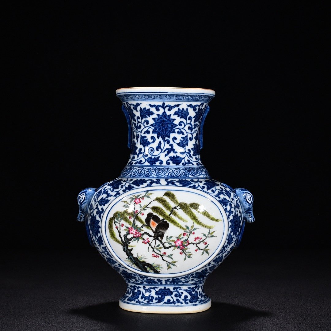 Qing Dynasty Qianlong blue and whitespring swallow flat vase