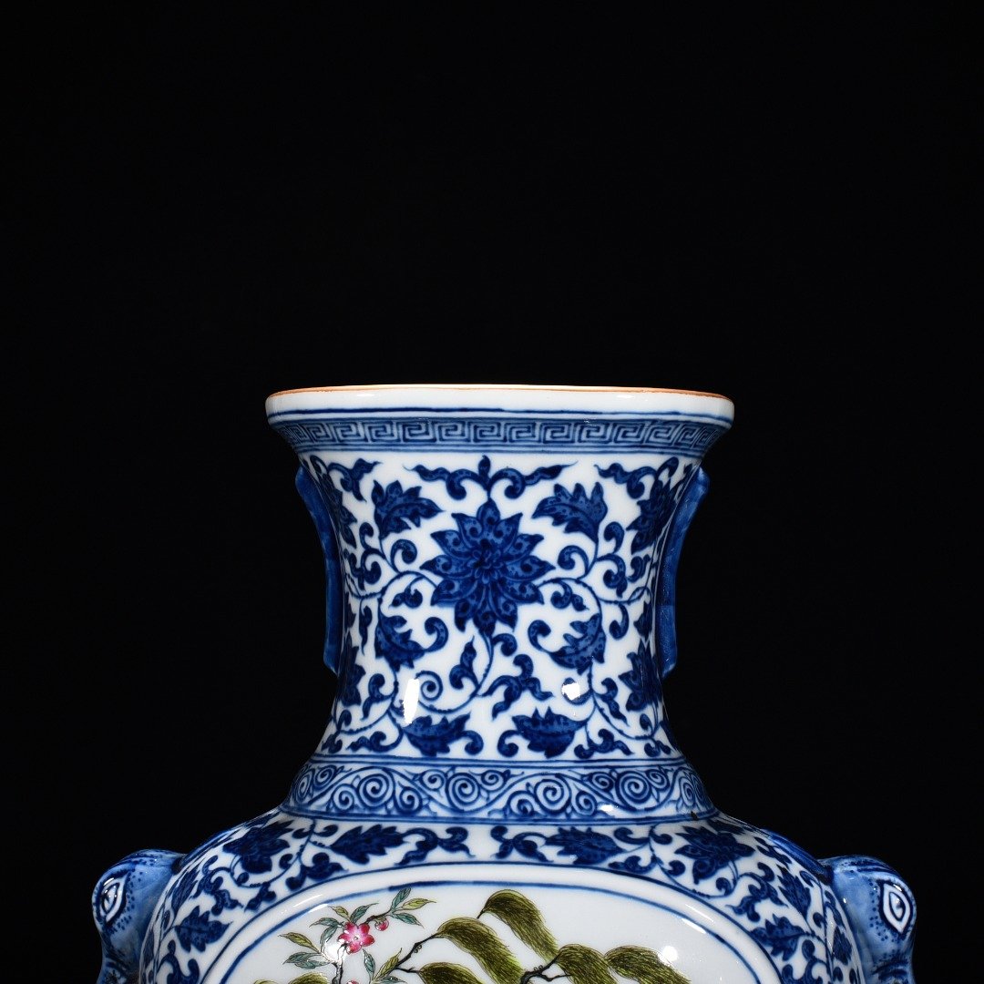 Qing Dynasty Qianlong blue and whitespring swallow flat vase