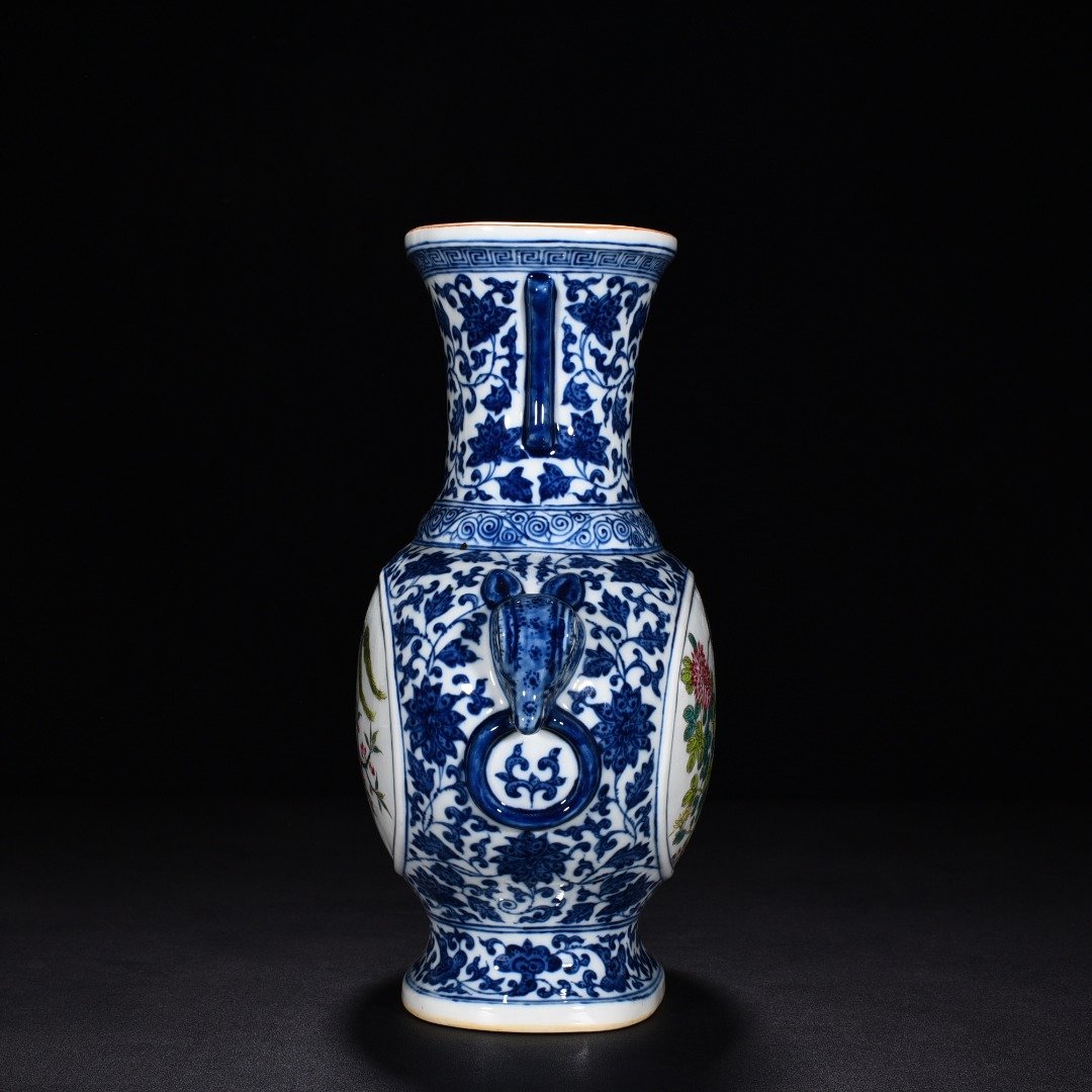 Qing Dynasty Qianlong blue and whitespring swallow flat vase