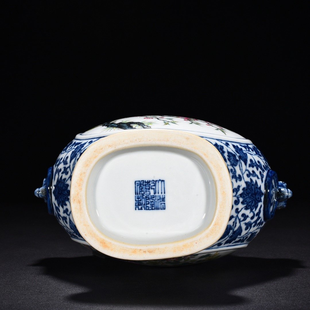 Qing Dynasty Qianlong blue and whitespring swallow flat vase