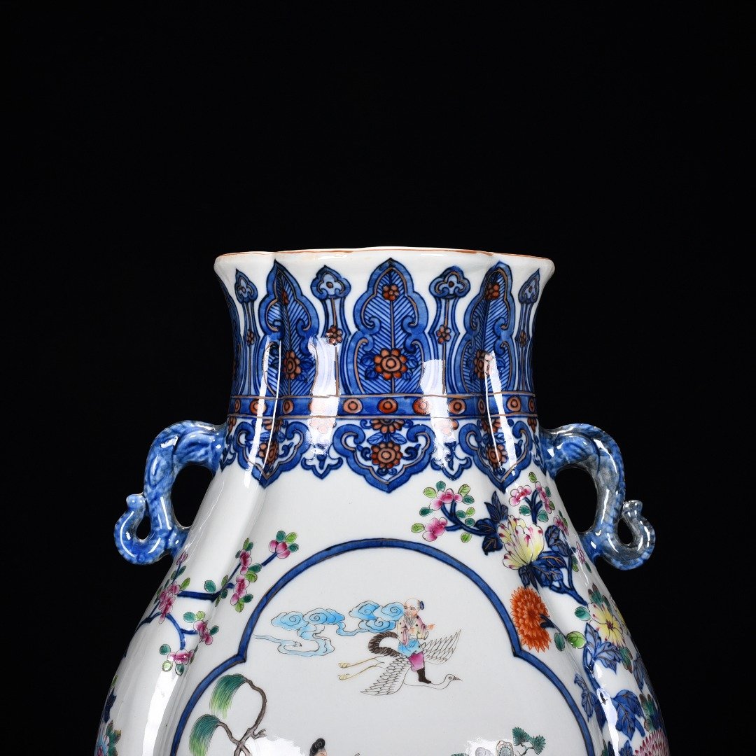 Qing Dynasty Qianlong blue and white gold elephant ear vase statue