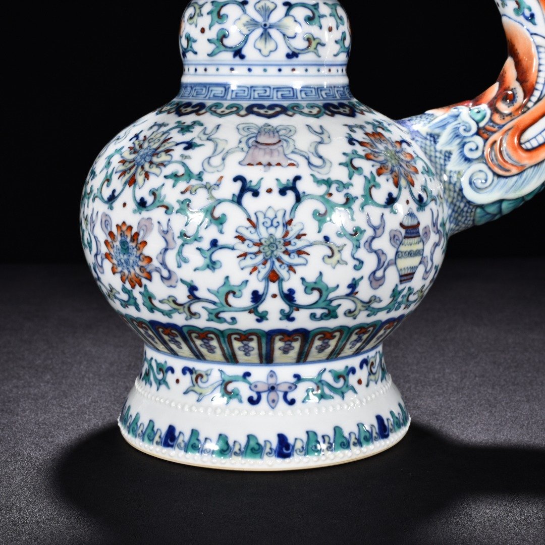 Qing Dynasty Qianlong blue and white doucai teapot