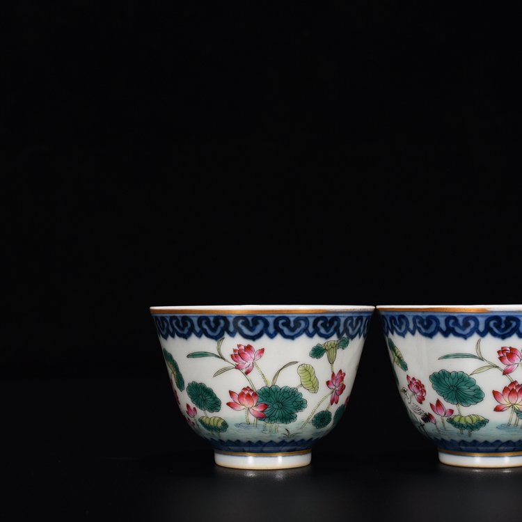 Qing Dynasty Qianlong blue and white cormorant cup