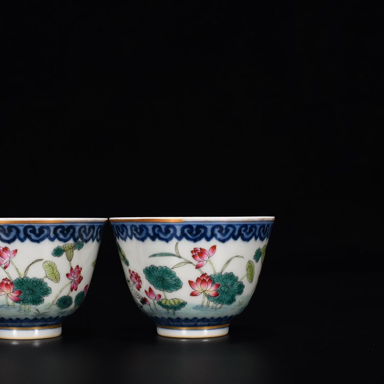 Qing Dynasty Qianlong blue and white cormorant cup