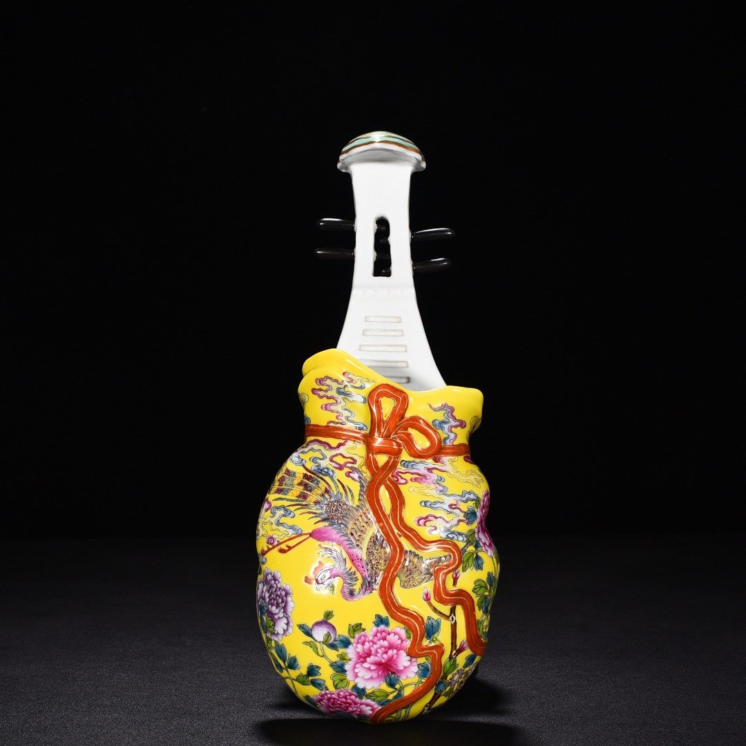 Qing Dynasty Qianlong yellow ground enamel Pipa wall mounted vase