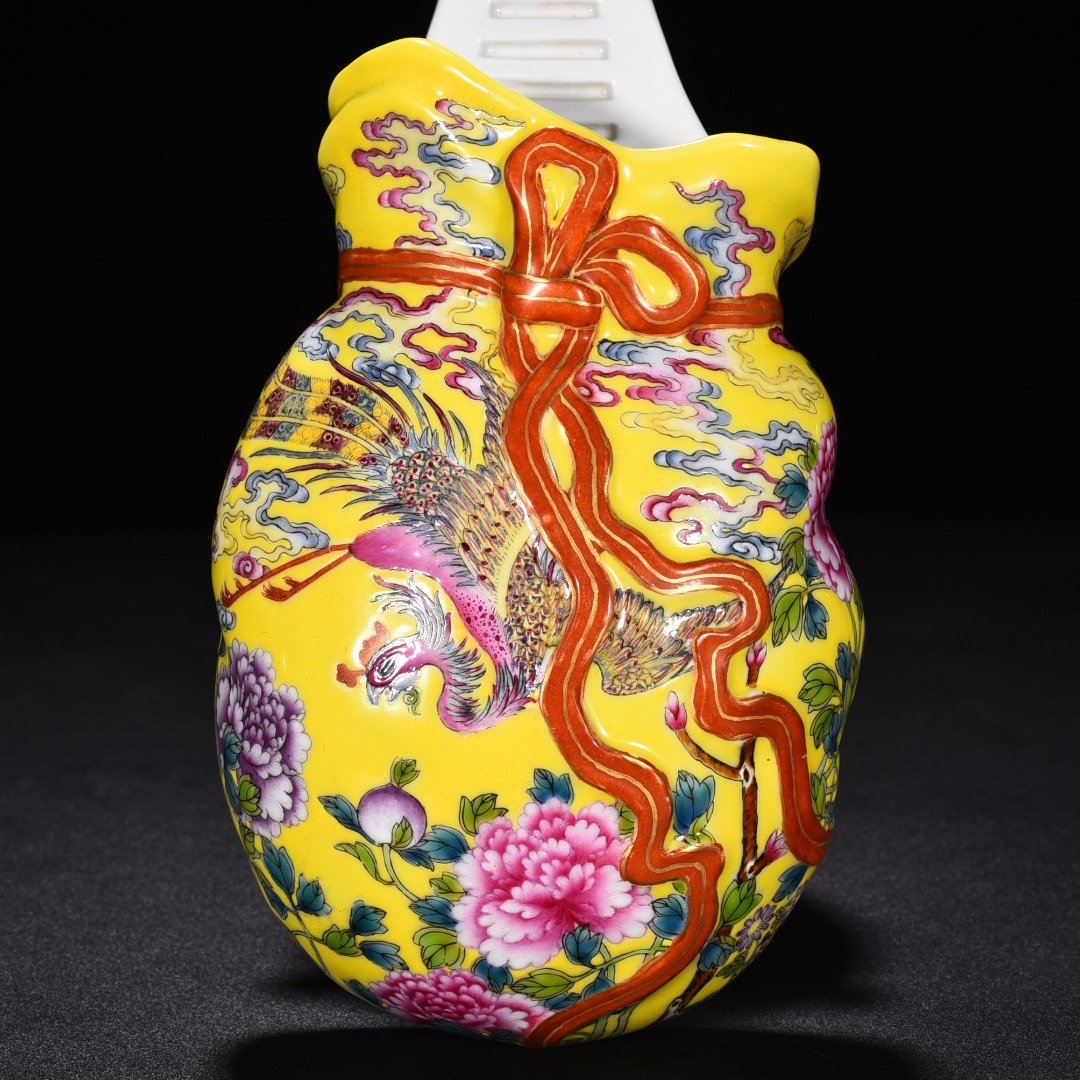 Qing Dynasty Qianlong yellow ground enamel Pipa wall mounted vase