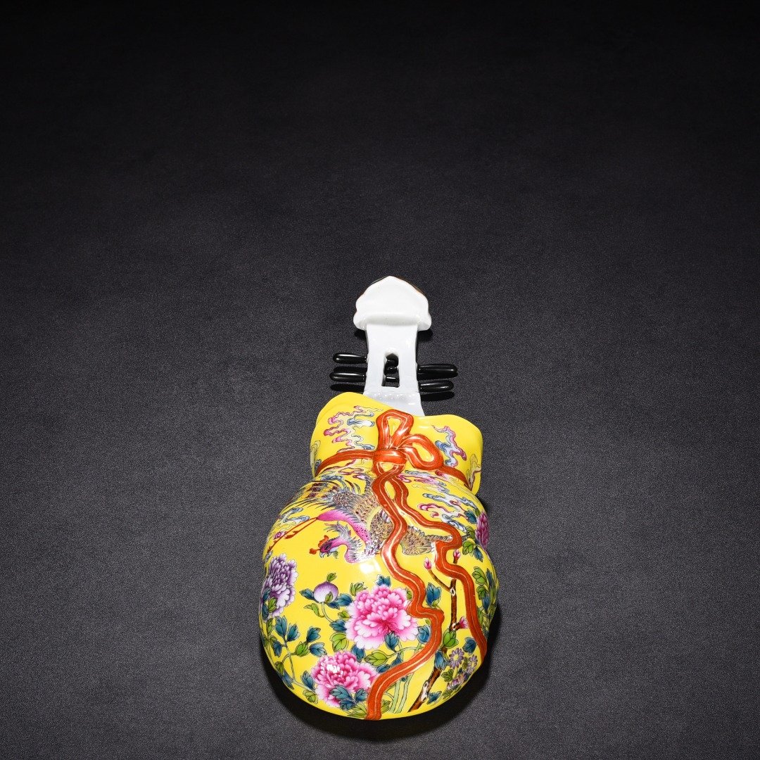 Qing Dynasty Qianlong yellow ground enamel Pipa wall mounted vase