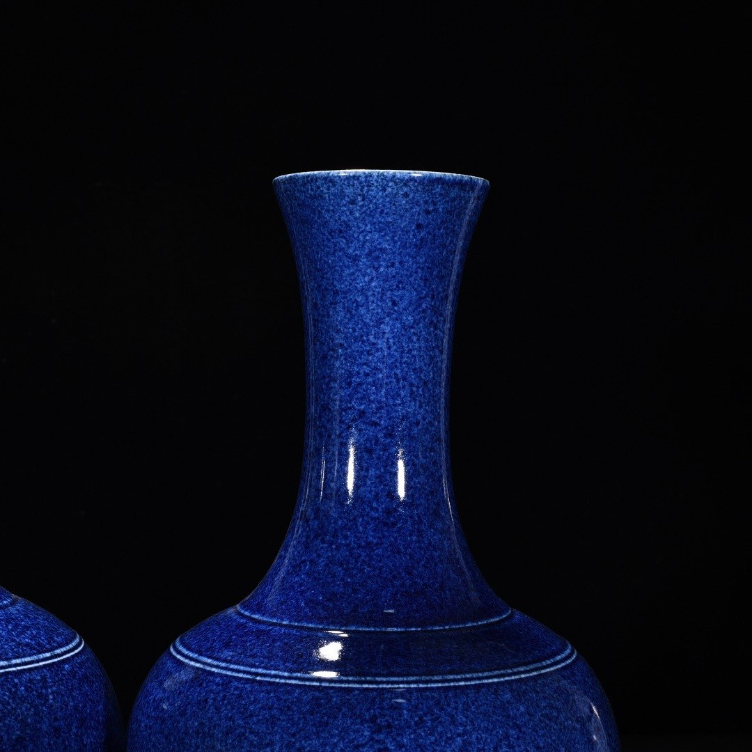 Qing Dynasty Kangxi blue glaze vase