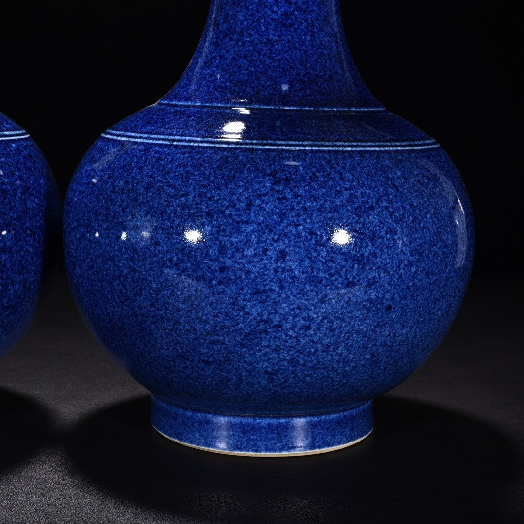 Qing Dynasty Kangxi blue glaze vase