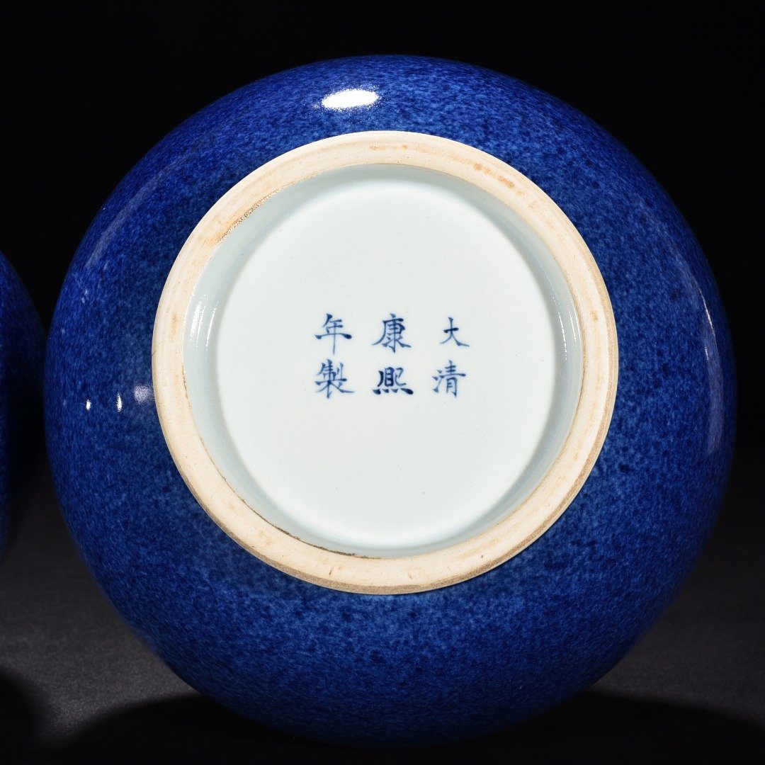 Qing Dynasty Kangxi blue glaze vase