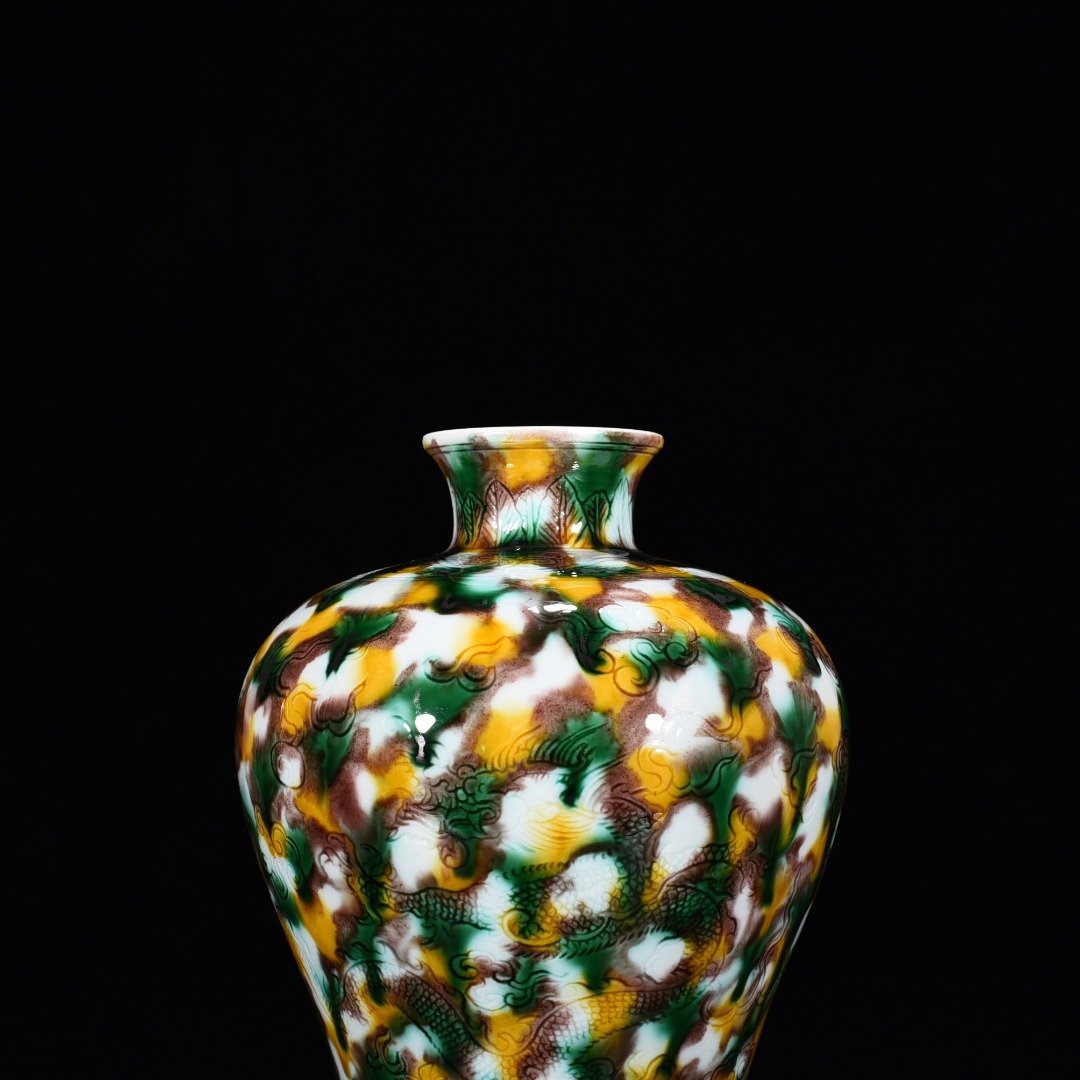 Qing Dynasty Kangxi glaze plum vase