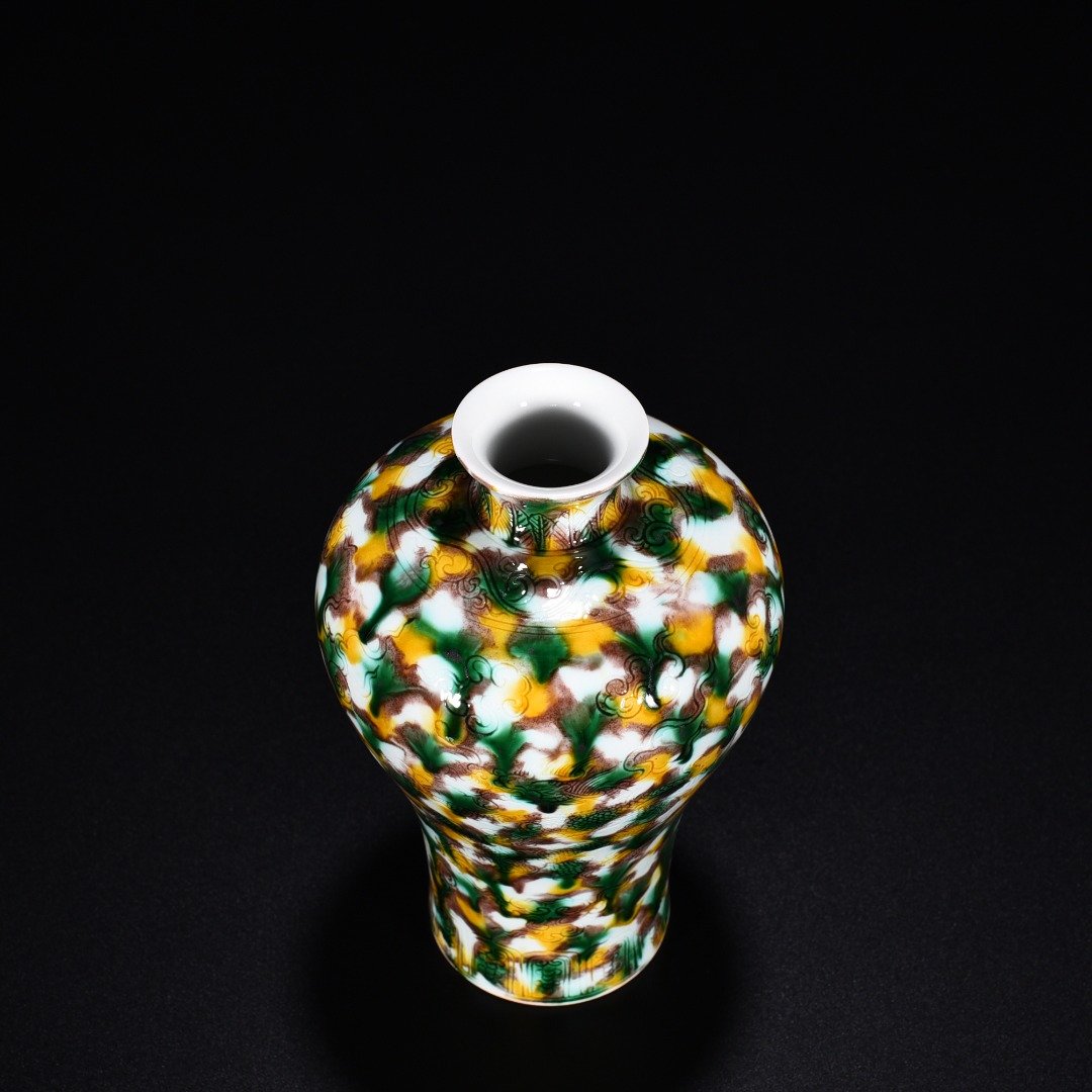 Qing Dynasty Kangxi glaze plum vase
