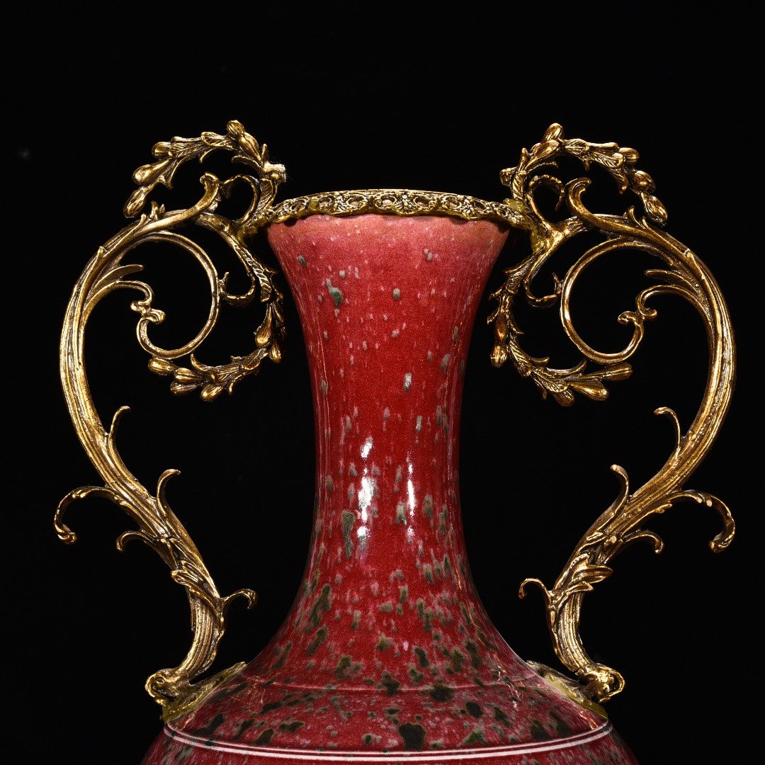Qing Dyasty Kangxi Cowpea Red Beauty Bottle
