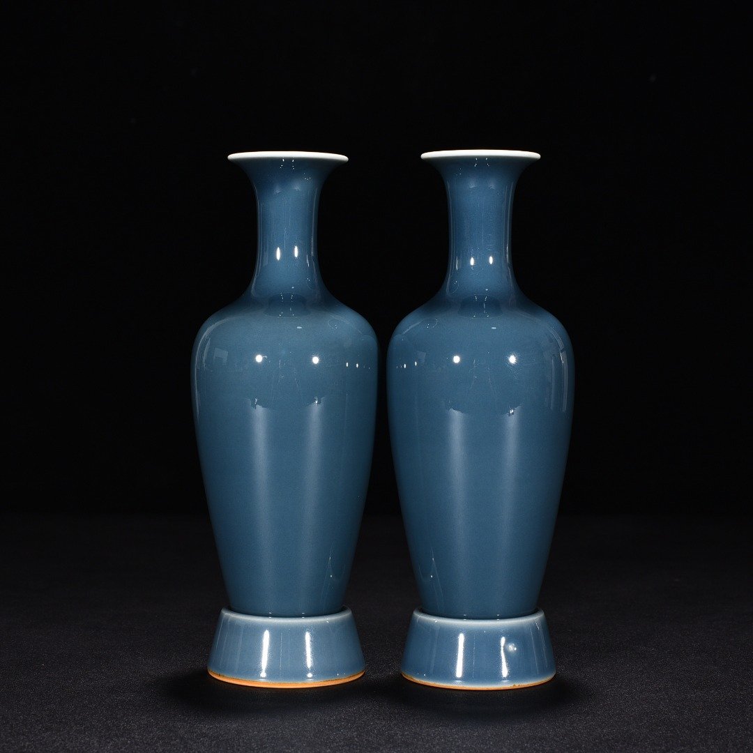 Qing Dynasty Kangxi Ji blue glazed willow leaf vase