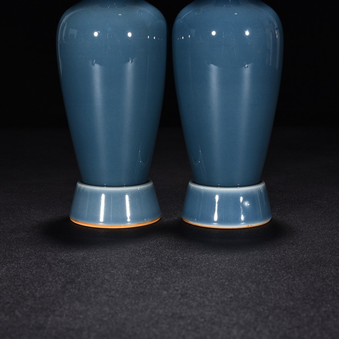 Qing Dynasty Kangxi Ji blue glazed willow leaf vase