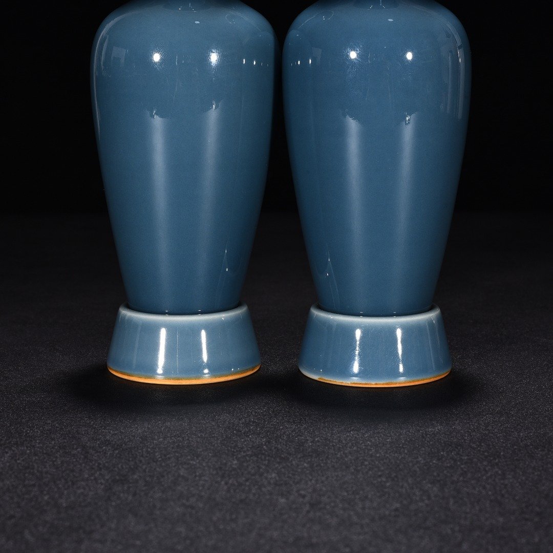 Qing Dynasty Kangxi Ji blue glazed willow leaf vase