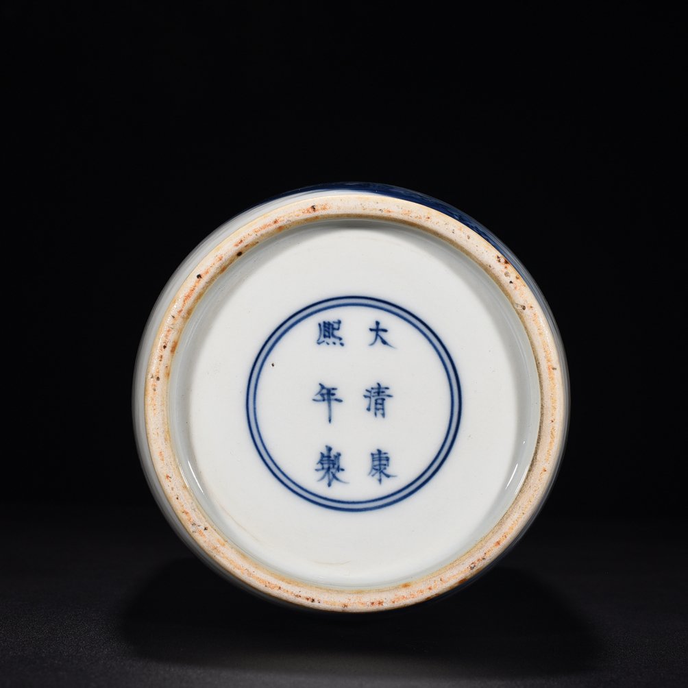 Qing Dynasty Kangxi blue and white landscape stick vase