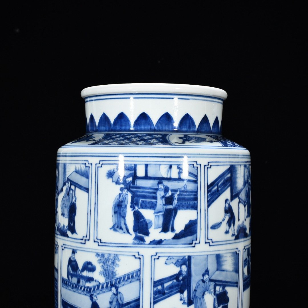 Qing Dynasty Kangxi blue and white window vase