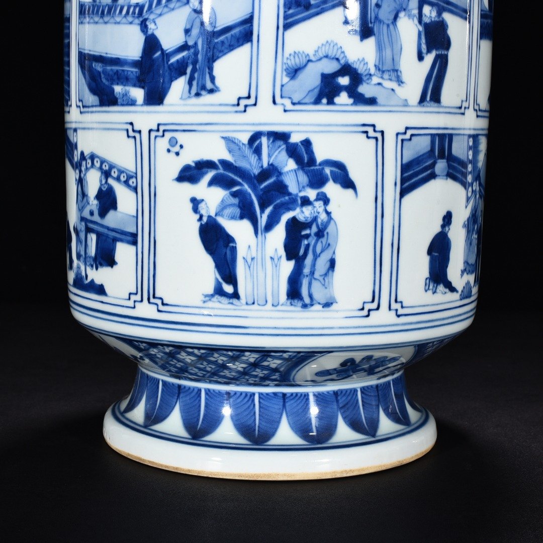 Qing Dynasty Kangxi blue and white window vase