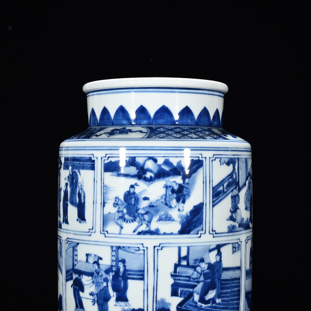 Qing Dynasty Kangxi blue and white window vase