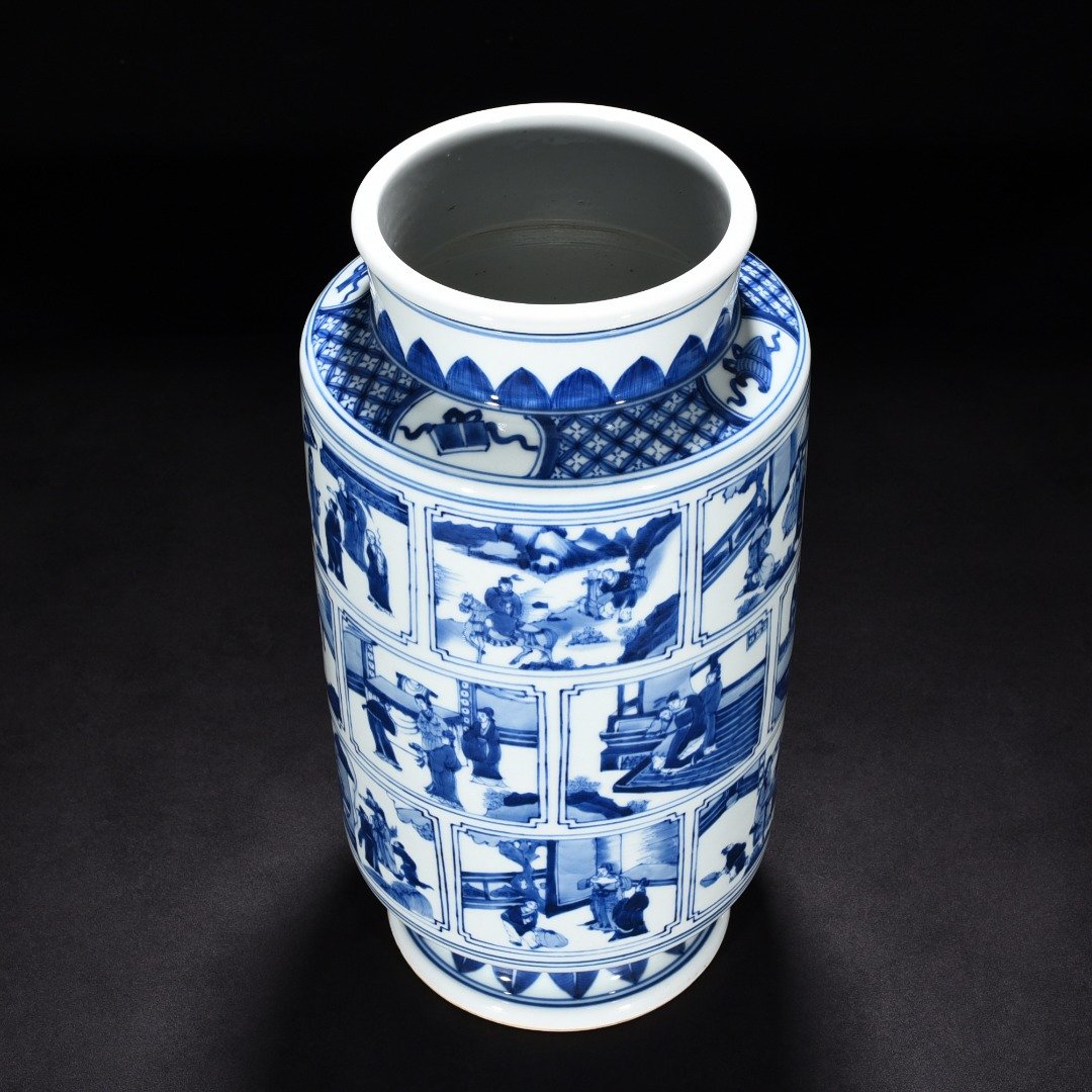 Qing Dynasty Kangxi blue and white window vase